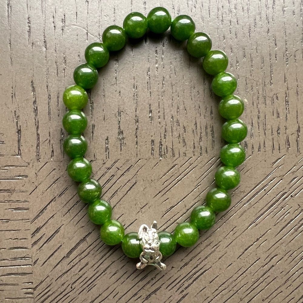 Green jade with bunny rabbit charm bracelet 8mm SIZE 7’